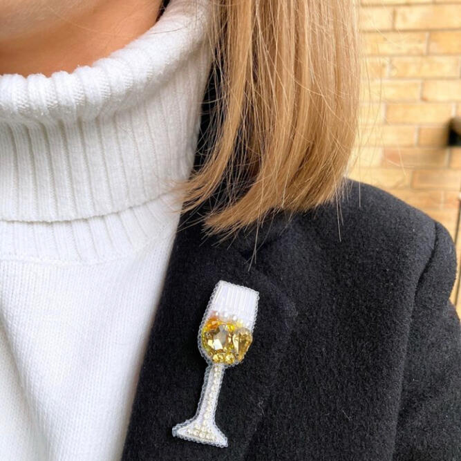 The champagne glass brooch