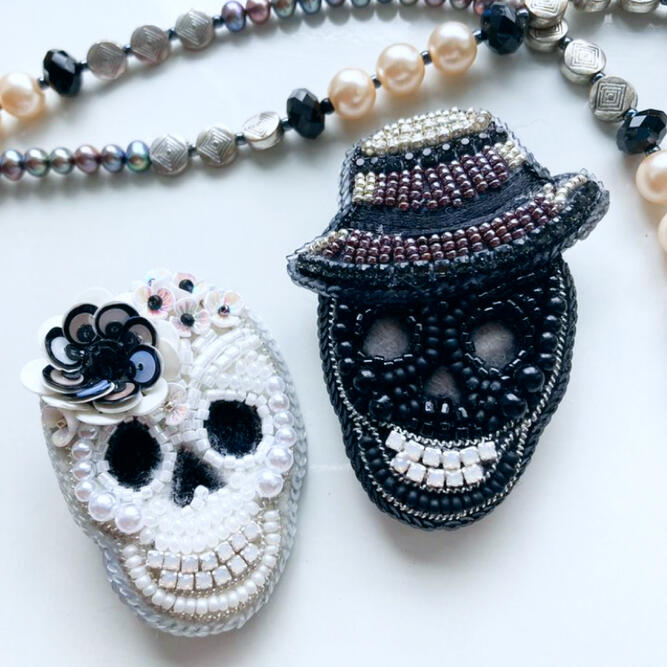 The skull brooches