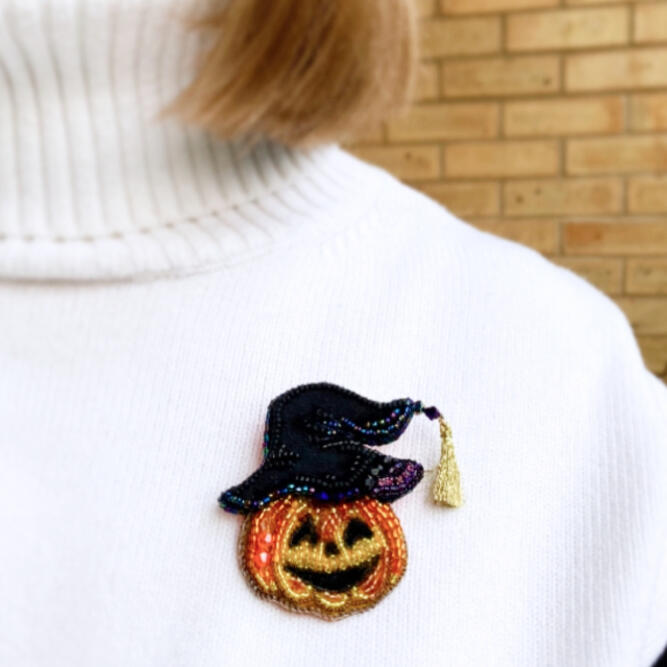 The pumpkin brooch