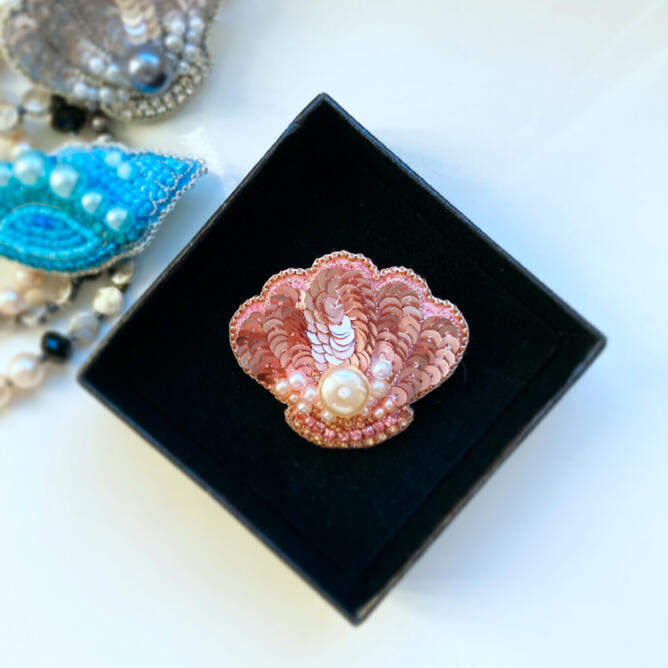 Handmade beaded brooch 3