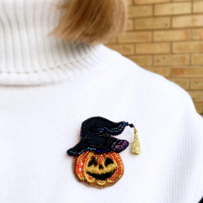 Handmade beaded brooch 6